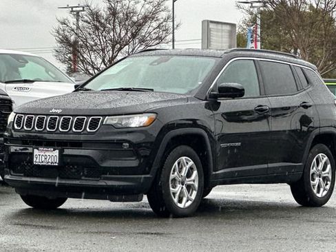 Used 2025 Jeep Compass Latitude w/ Convenience Group image 8