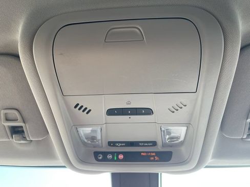 Used 2021 Chevrolet Equinox LT FWD image 22
