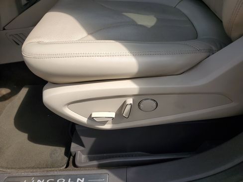 Certified 2020 Lincoln Nautilus Reserve image 14