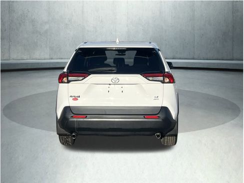 Certified 2022 Toyota RAV4 LE image 8