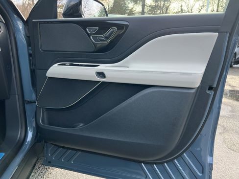 New 2026 Lincoln Aviator AWD w/ Jet Appearance Package image 7