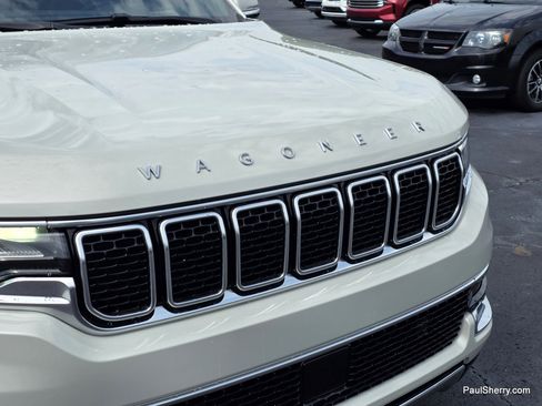 Used 2022 Jeep Wagoneer Series III w/ Premium Group I AWD/4WD image 9