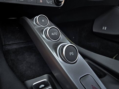 Used 2019 Ferrari Portofino RWD image 15