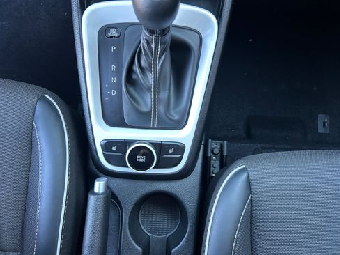 Certified 2024 Hyundai Venue Limited FWD image 23