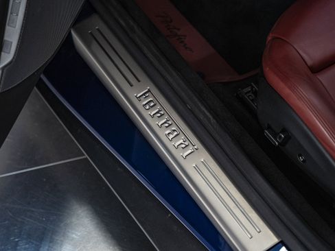 Used 2019 Ferrari Portofino image 27