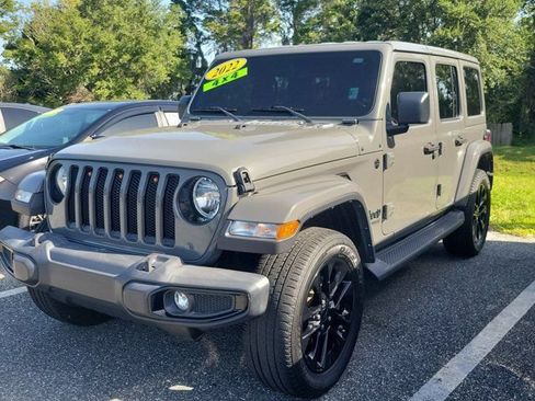 Used 2022 Jeep Wrangler Unlimited Sahara AWD/4WD image 3