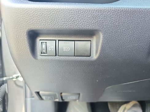 Used 2025 Toyota RAV4 XLE FWD image 23