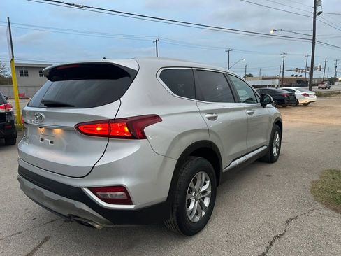 Used 2019 Hyundai Santa Fe SE image 4