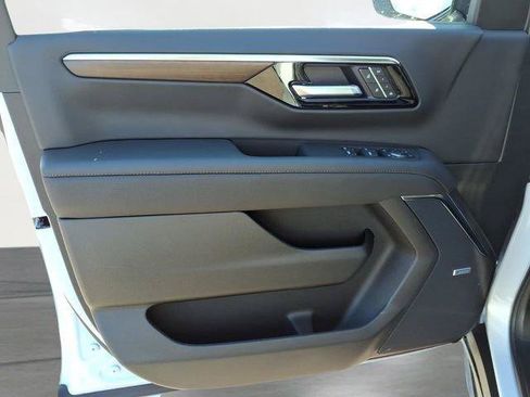 New 2026 Chevrolet Suburban High Country AWD/4WD image 18