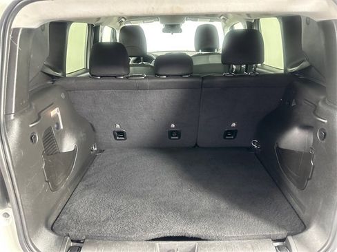 Certified 2023 Jeep Renegade Latitude image 9