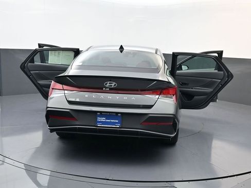 Certified 2025 Hyundai Elantra Sport FWD image 31