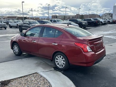 Used 2019 Nissan Versa SV image 3