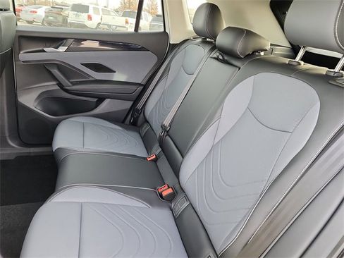 New 2026 Volkswagen Tiguan SE image 15