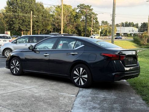 Used 2022 Nissan Altima 2.5 SV FWD image 6