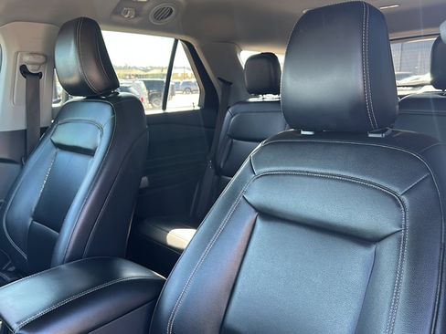 Used 2021 Ford Explorer XLT w/ Equipment Group 202A image 14