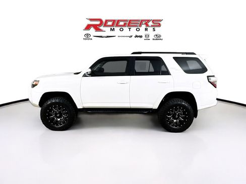 Certified 2020 Toyota 4Runner TRD Off-Road Premium AWD/4WD image 4