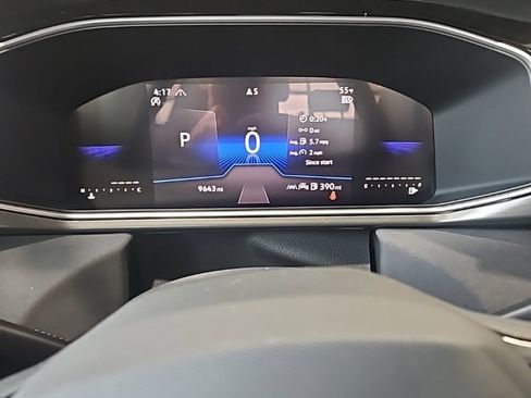 Used 2025 Volkswagen Taos SE image 33