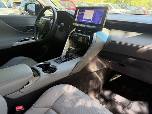 Used 2024 Toyota Venza Limited AWD/4WD image 10