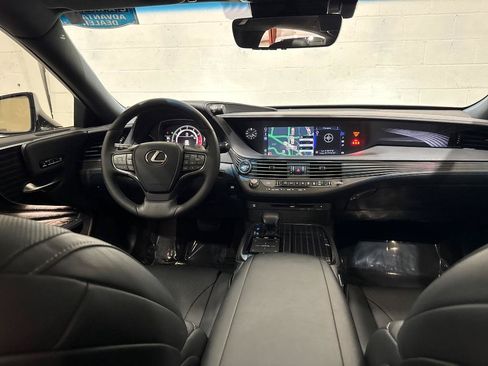 Used 2018 Lexus LS 500 w/ Accessory Package (Z1) RWD image 66