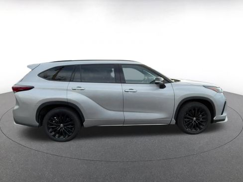 Used 2025 Toyota Highlander XSE image 16