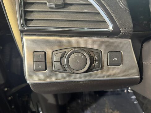 Used 2013 Lincoln MKX AWD image 10