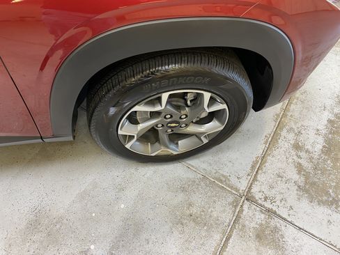 Used 2025 Chevrolet Trax LT w/ LT Convenience Package image 14