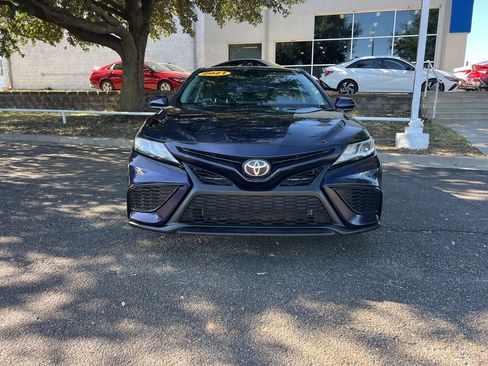 Used 2021 Toyota Camry SE image 2