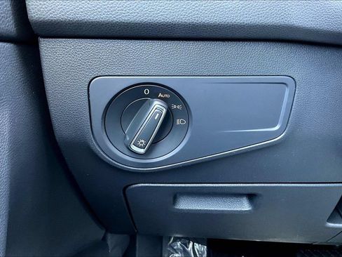 Used 2021 Volkswagen Tiguan SE w/ Panoramic Sunroof Package FWD image 14