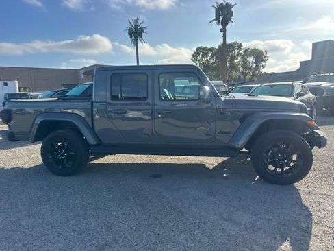 Used 2022 Jeep Gladiator Overland AWD/4WD image 4