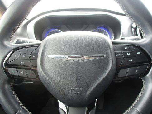 Used 2018 Chrysler Pacifica Touring Plus w/ S Appearance Package image 9