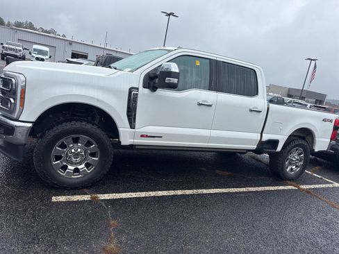 Used 2023 Ford F250 Lariat w/ Lariat Ultimate Package image 4