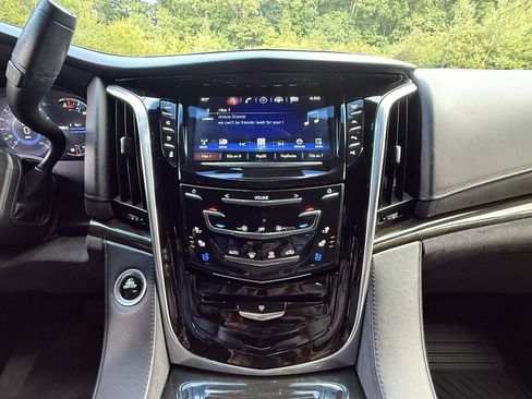 Used 2019 Cadillac Escalade Platinum AWD/4WD image 23