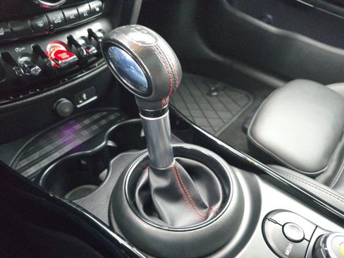 Used 2019 MINI Cooper Clubman S w/ Premium Package image 34