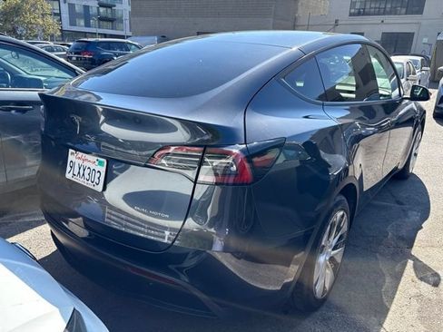 Used 2024 Tesla Model Y Long Range AWD/4WD image 3