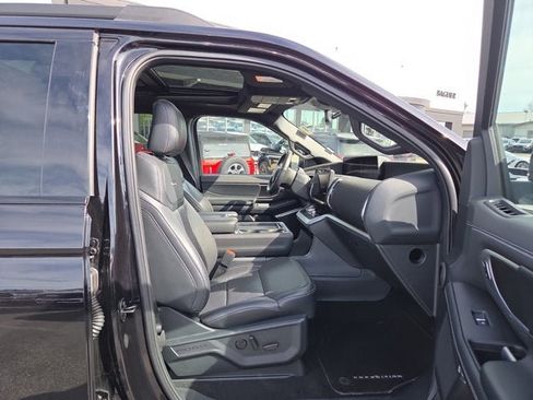 Used 2025 Ford Expedition Platinum w/ Stealth Performance Package AWD/4WD image 16