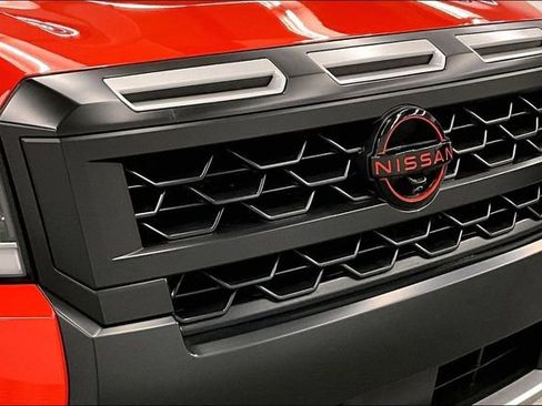 Used 2025 Nissan Frontier PRO-4X w/ Pro Convenience Package image 33