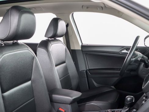 Used 2020 Volkswagen Tiguan SE image 27