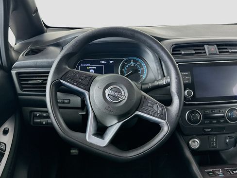 Used 2025 Nissan Leaf S FWD image 18