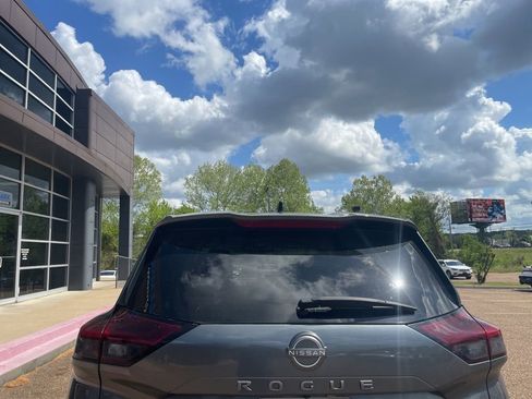 Used 2024 Nissan Rogue S image 6
