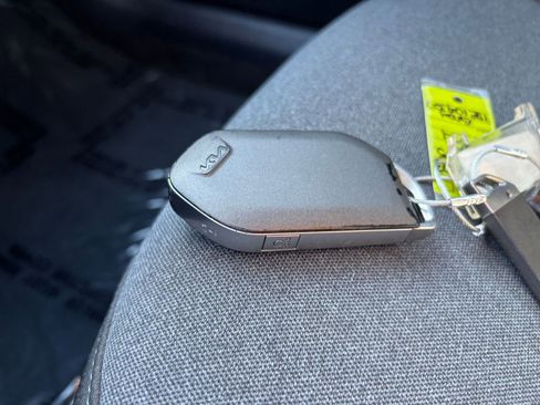 Used 2025 Kia K4 LXS image 28