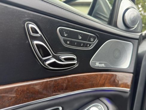 Used 2018 Mercedes-Benz S 560 4MATIC Sedan image 24