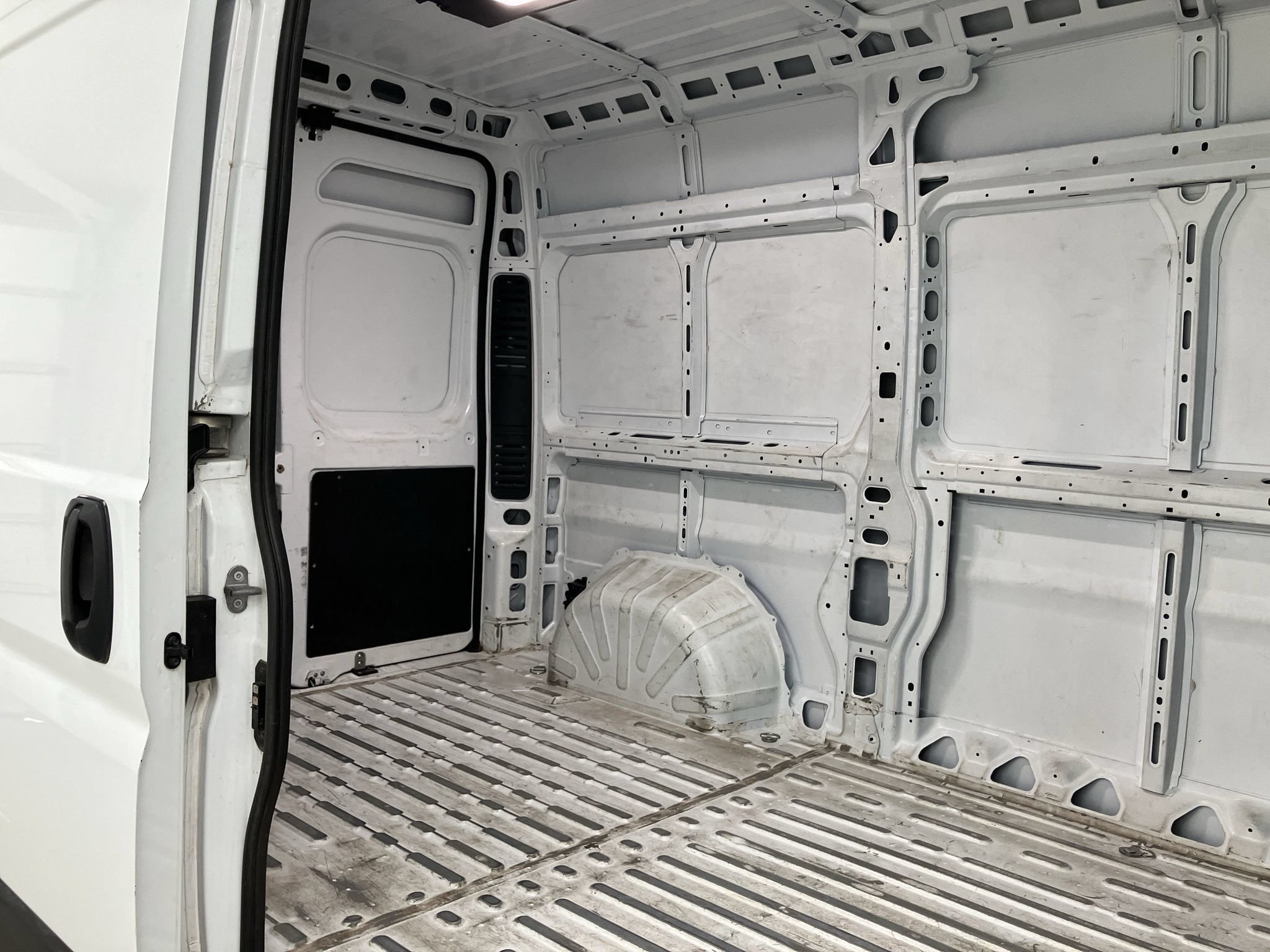 Used 2024 RAM ProMaster 2500 w/ Convenience Group FWD image 18