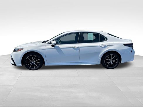 Used 2023 Toyota Camry SE FWD image 6