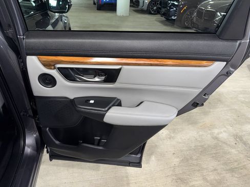 Used 2018 Honda CR-V Touring image 11