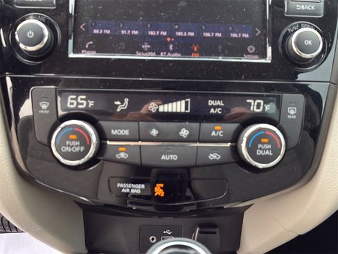 Used 2021 Nissan Rogue Sport SV image 31