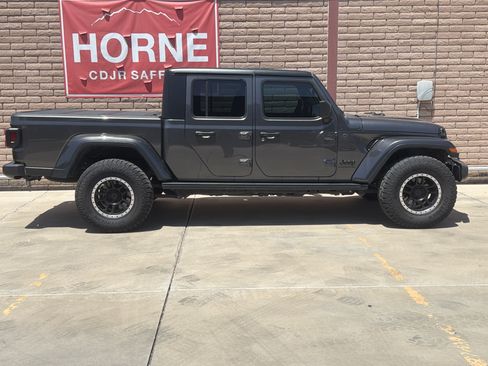 Used 2024 Jeep Gladiator Sport AWD/4WD image 7