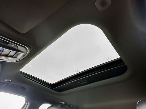 New 2025 Jeep Grand Cherokee Altitude image 14