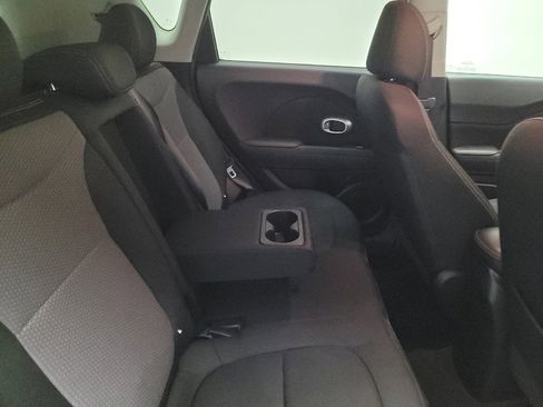 Used 2019 Kia Soul + image 19