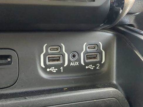 Used 2019 RAM 1500 Laramie AWD/4WD image 27