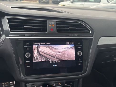 Certified 2024 Volkswagen Tiguan SE R-Line AWD/4WD image 23
